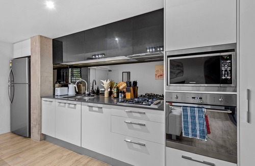 West End Apartment | South Bank Central! ~ 2Bed, 2Bath, 1Car, 2Balcony