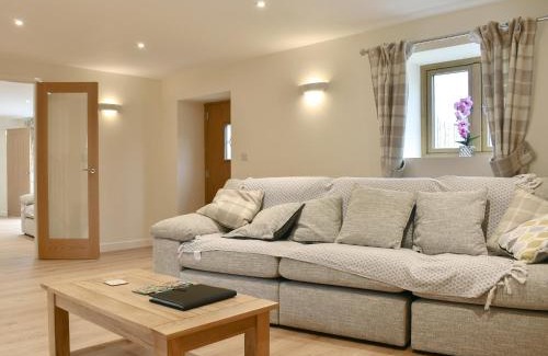 Broadwoodkelly House | South Barn