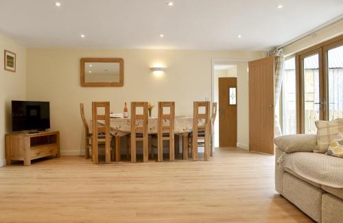 Broadwoodkelly House | South Barn