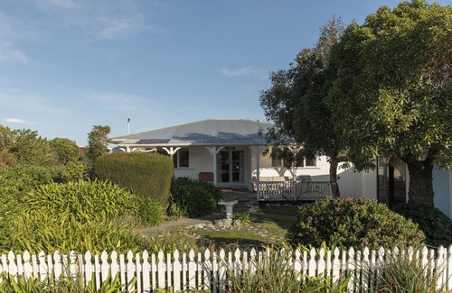 South Bay House | South Bay | Classic Kiwi Bach | Close to Beach - KK48126