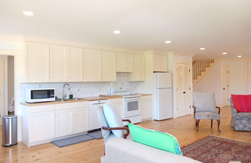 Sheffield House | South Berkshire Barn Apartment with Stunning Views