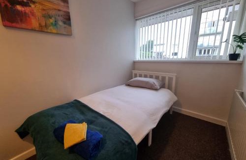 Shirley House | South Birmingham homestay - near HS2, Solihull, NEC & BHX