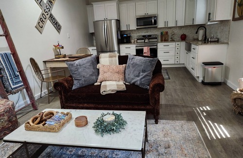 Masaryktown Cottage | South Brooksville, New Cozy Cottage, Convenient. 30 minutes from Tampa