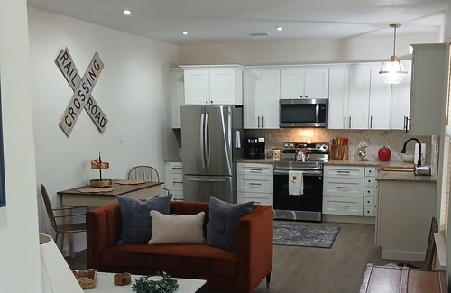 Masaryktown Cottage | South Brooksville, New Cozy Cottage, Convenient. 30 minutes from Tampa