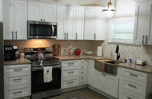 Masaryktown Cottage | South Brooksville, New Cozy Cottage, Convenient. 30 minutes from Tampa