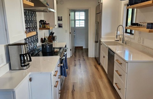 South End House | South end single family home located steps from the ocean and sound!