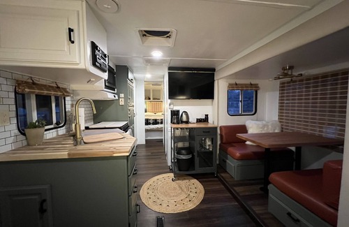 Southeast Eugene House | South Eugene Private Remodeled Camper Tiny Home!