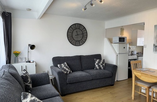 Great Yarmouth Ski Chalet | South facing family chalet 5 min stroll to the beach and near Norfolk Broads