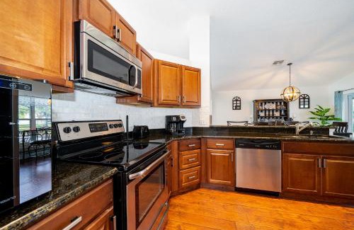 Crescent Lakes House | South Facing Private Pool with Lake View & Spa - Quiet Vacation Area - Family Friendly