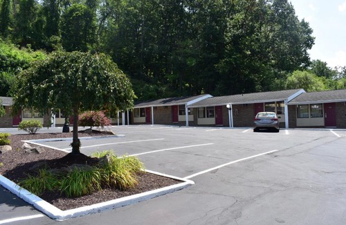 Pleasant Hills Hotel | South Hills Motel