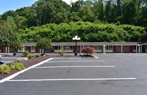 Pleasant Hills Hotel | South Hills Motel