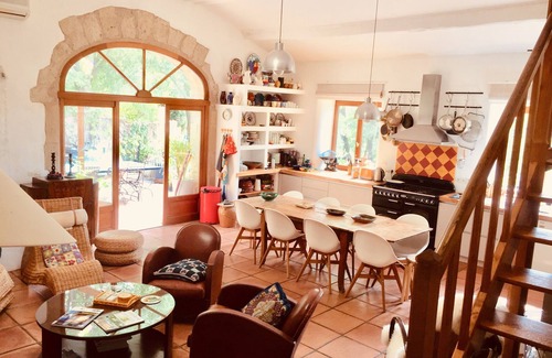 Puimisson Villa | South of France - Large farmhouse with Pool, 5 air-con bedrooms & large garden