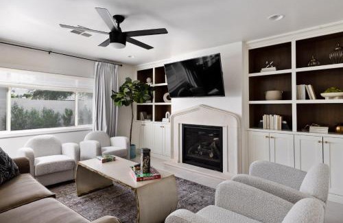 South Scottsdale House | South Scottsdale w/Chef's Kitchen & Golf Nearby!