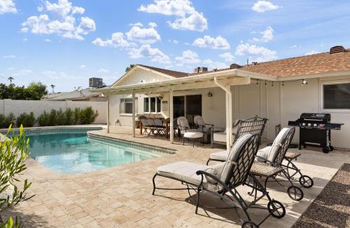 South Scottsdale House | South Scottsdale w/Chef's Kitchen & Golf Nearby!