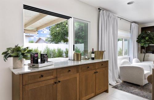 South Scottsdale House | South Scottsdale w/Chef's Kitchen & Golf Nearby!