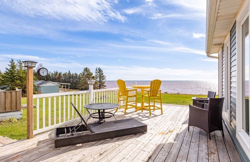 Canoe Cove Cottage | South Shore Waterfront gem With hot tub