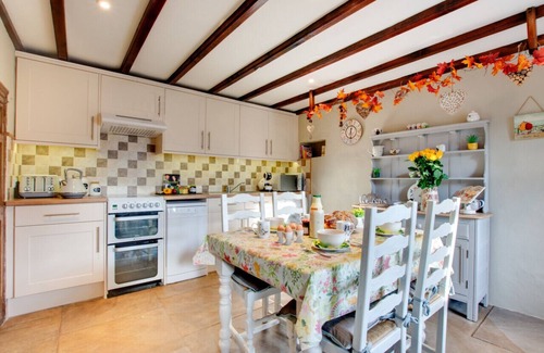 Worton House | South Steps Cottage - Two Bedroom House, Sleeps 4