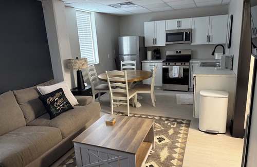 Borderland Condo | South Williamson Suites 2 br 2 bath