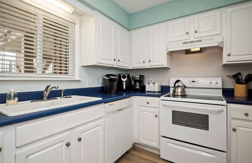 Caswell Beach Condo | Southern Beauty: Oceanfront Condo with Community Pool