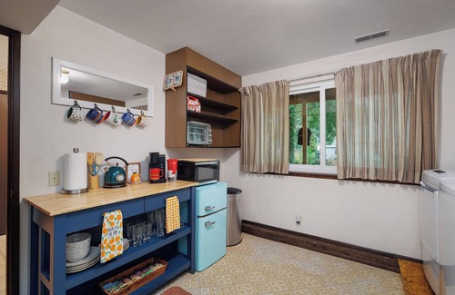 Shelton Apartment | Southern Charm in PNW w/hot tub!
