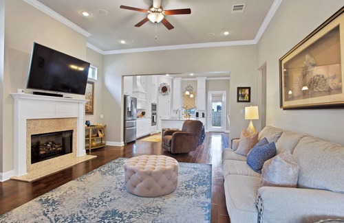 Geismar House | Southern Comfort! Charming 3 Bedroom Between Baton Rouge and New Orleans