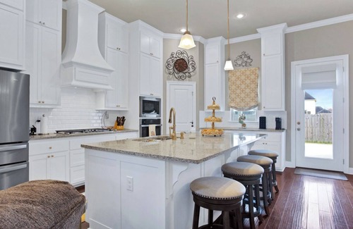 Geismar House | Southern Comfort! Charming 3 Bedroom Between Baton Rouge and New Orleans