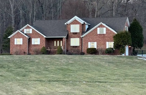 London House | Southern comfort ;walk to golf private fishing lake onsite hiking trails etc nnn