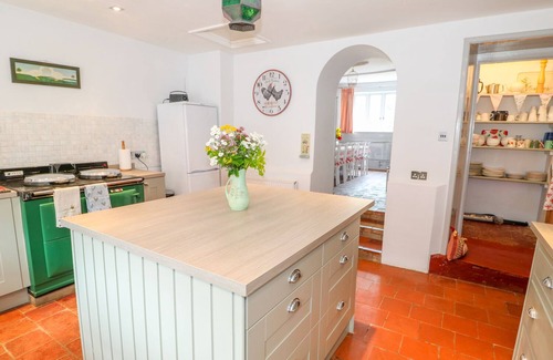 Southrepps Cottage | SOUTHREPPS LODGE, pet friendly, with open fire in Southrepps