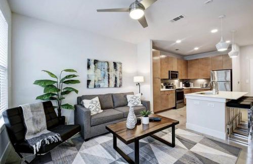 King William Apartment | Southtown Modern Pool Netflix Coffee Tea