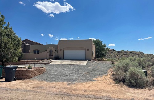 Rio Rancho House | Southwest Cozy 3-bedroom house in charming Rio Rancho with AC, WiFi