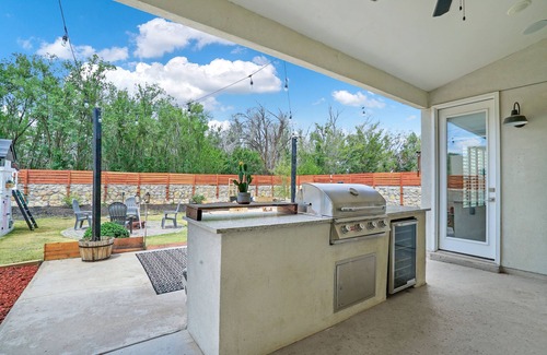 Chamberino Hotel | Southwest Farmhouse Big Backyard and Bbq space