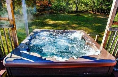 Monticello Villa | Southwoods Mountain Estate -private mansion, pool, hottub+ 15 acres