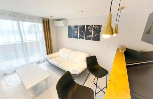 Saint-Nazaire Apartment | Spa and sea view