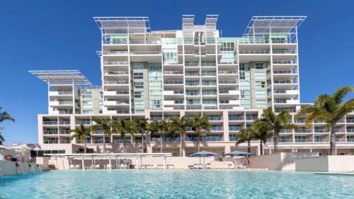 Pelican Waters Apartment | Spa Apartment - Beautiful Views Of Golf Course!