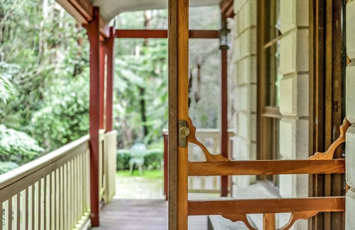 Mount Dandenong Cabin | Spa Cottage: Private rainforest with river