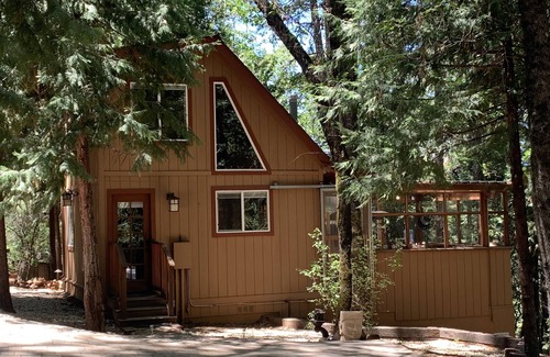 Rough and Ready Cottage | Spa getaway forest cottage