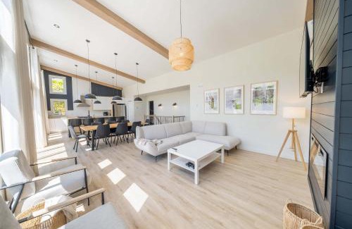 Notre-Dame-Auxiliatrice-de-Buckland Ski Chalet | Spa Mountain Pool table - Le Haut 132