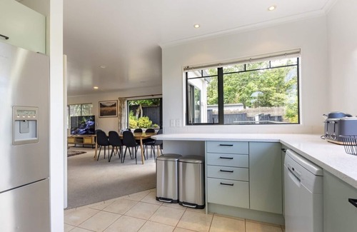 Greenlane - Ellerslie House | Spa, Movies, Pool table, Table tennis - Ellerslie!