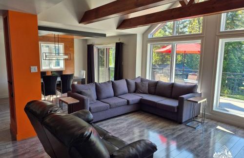 Saint-Zacharie Ski Chalet | Spa & Nature Waterfront - Le Chalet Le Shack