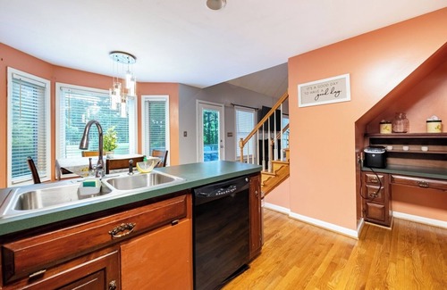 Stevensville House | Spacious 4BR Getaway w/Games, Pier and Firepit