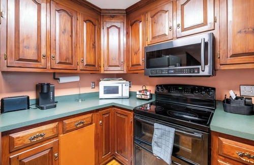 Stevensville House | Spacious 4BR Getaway w/Games, Pier and Firepit
