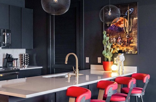 Nashville Apartment | 🚀 Space Cowboy Launchpad | 1 Mile to Broadway