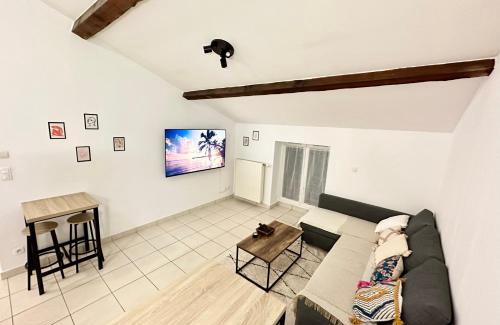 Bron Apartment | Spacieux & Charmant 2 chambres - Lyon Bron Eurexpo