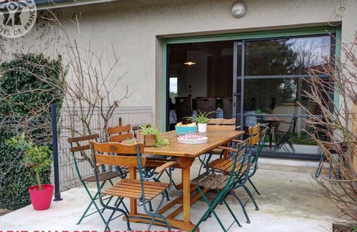 Saint-Just-Saint-Rambert Cottage | Spacious 4-Bedroom Cottage with Modern Amenities, Garden, and Fireplace in Saint-Just-Saint-Rambert