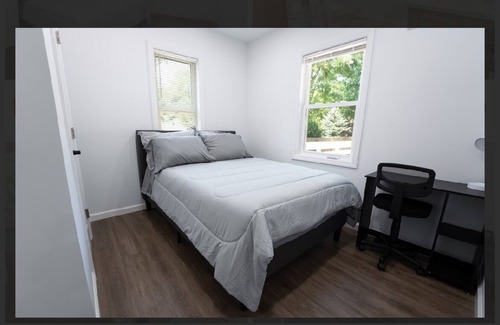 Poquott House | Spacious 5-bedroom house in serene Setauket- East Setauket with WiFi, AC
