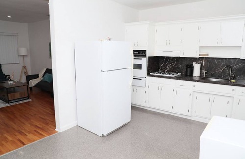 Douglas Apartment | Spacious 1 bed/1bath apt great location w/parking