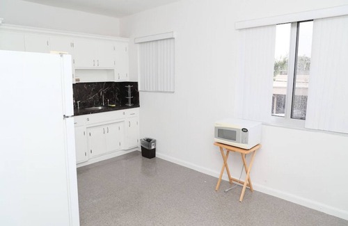 Douglas Apartment | Spacious 1 bed/1bath apt great location w/parking