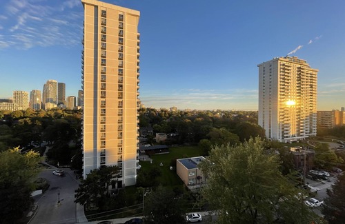 Davisville Apartment | Spacious 1-bed room Apartment 5min to Subway, Restaurants, Grocery, Parks