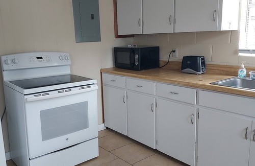 Silver Creek Village House | Spacious 1 bedroom 1 bath house sleeps 5 one block from Burnet County Boat Ramp