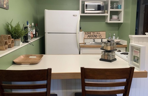 Oak Bluffs Apartment | Spacious 1 Bedroom Apt - 3 min Walk to the Beach!